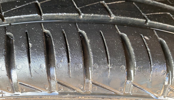 2024 Renault Kwid CLIMBER 1.0 AMT Dual Tone , Petrol, Automatic, 11,985 km, Right Front Tyre Tread