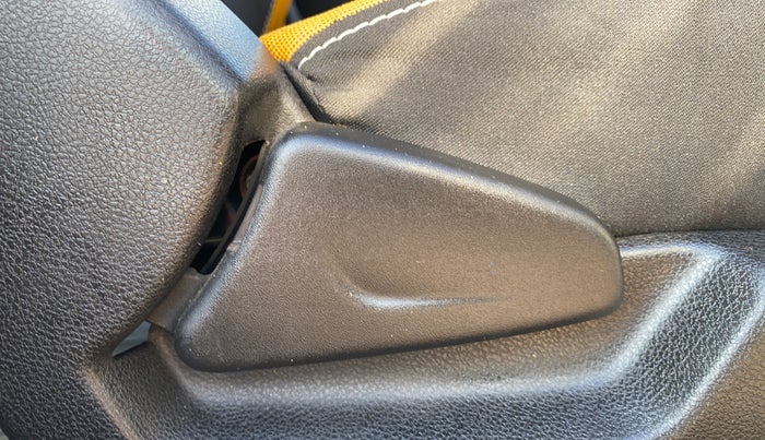 2024 Renault Kwid CLIMBER 1.0 AMT Dual Tone , Petrol, Automatic, 11,985 km, Driver Side Adjustment Panel