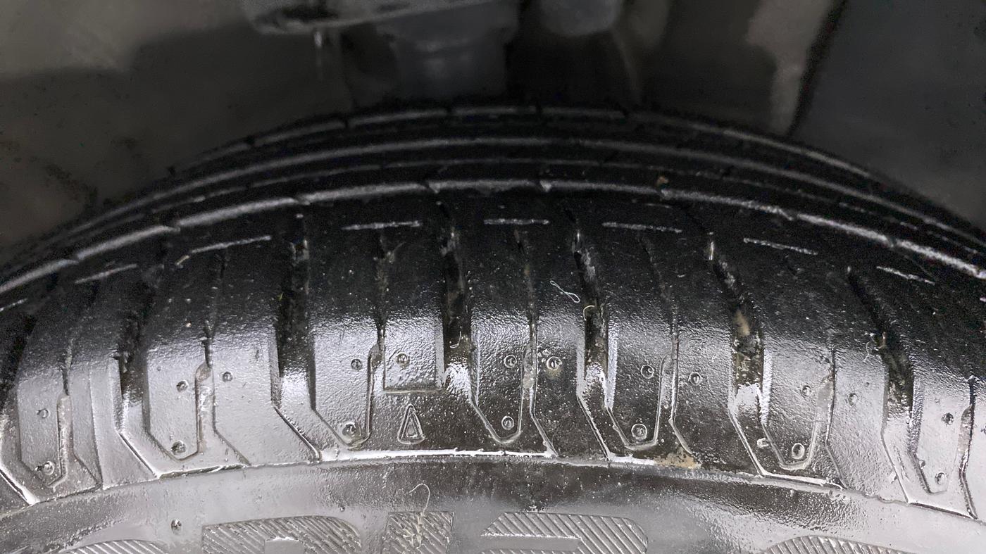 2022 Hyundai Verna SX (O) 1.5 VTVT IVT, Petrol, Automatic, 10,320 km, Right Front Tyre Tread