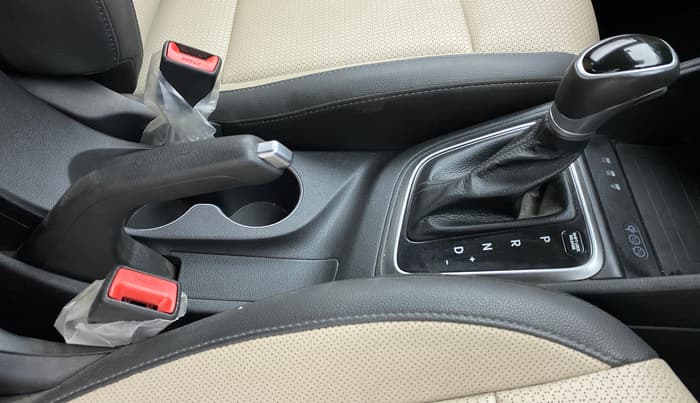 2022 Hyundai Verna SX (O) 1.5 VTVT IVT, Petrol, Automatic, 10,320 km, Gear Lever