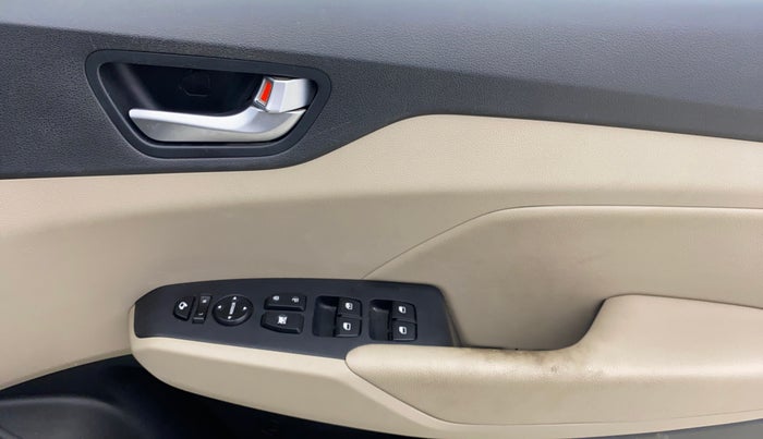 2017 Hyundai Verna 1.6 VTVT SX (O) AT, Petrol, Automatic, 71,150 km, Driver Side Door Panels Control