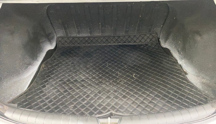 2017 Hyundai Verna 1.6 VTVT SX (O) AT, Petrol, Automatic, 71,150 km, Boot Inside