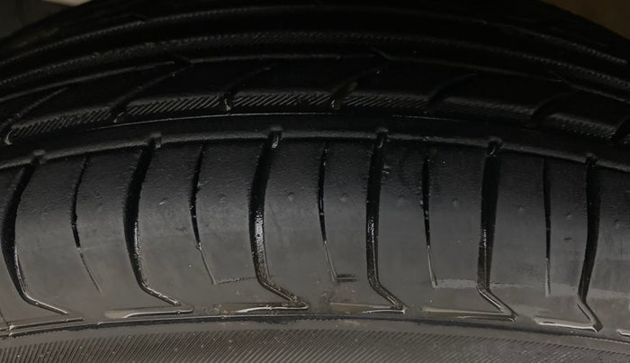 2018 Maruti Dzire VXI, Petrol, Manual, 71,226 km, Left Front Tyre Tread