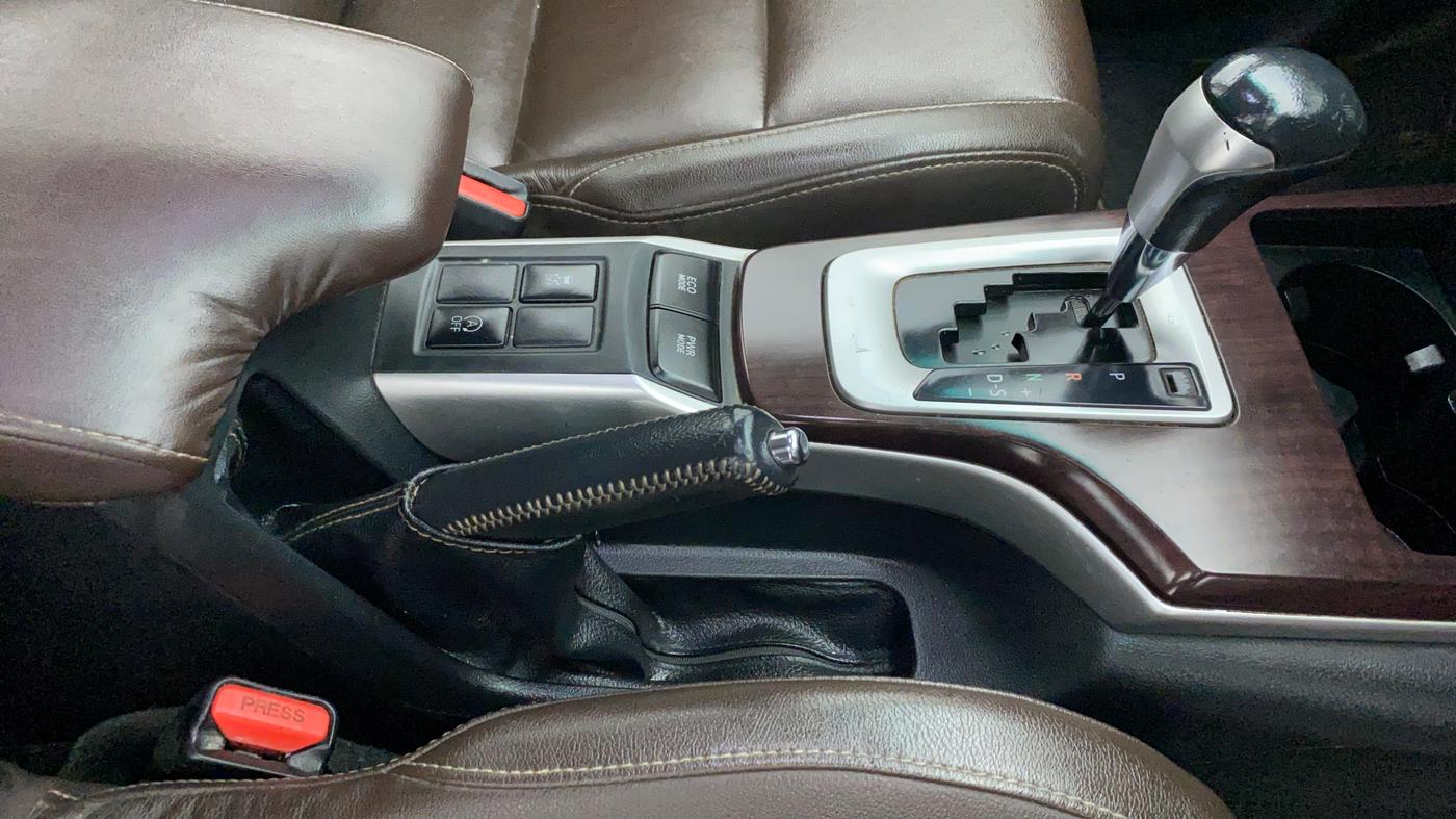 2018 Toyota Fortuner 2.8 4x2 AT, Diesel, Automatic, 86,567 km, Gear Lever