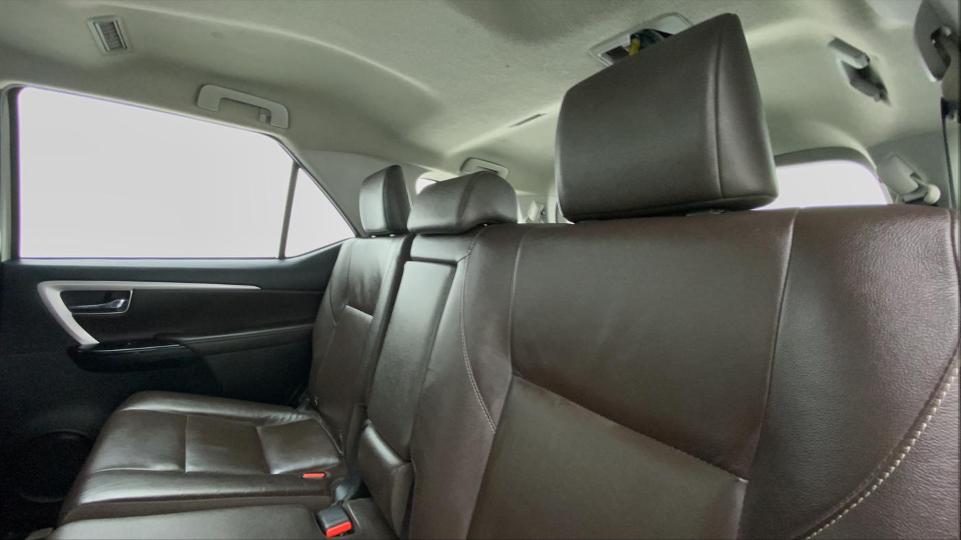 2018 Toyota Fortuner 2.8 4x2 AT, Diesel, Automatic, 86,567 km, Right Side Rear Door Cabin