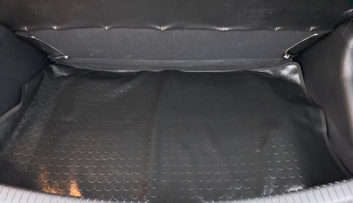 2016 Hyundai Grand i10 ASTA AT 1.2 KAPPA VTVT, Petrol, Automatic, 58,337 km, Boot Inside