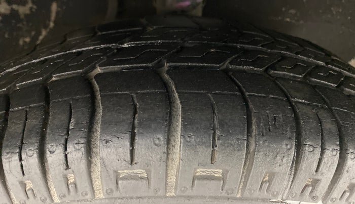 2013 Maruti Alto 800 LXI, Petrol, Manual, 60,043 km, Right Front Tyre Tread