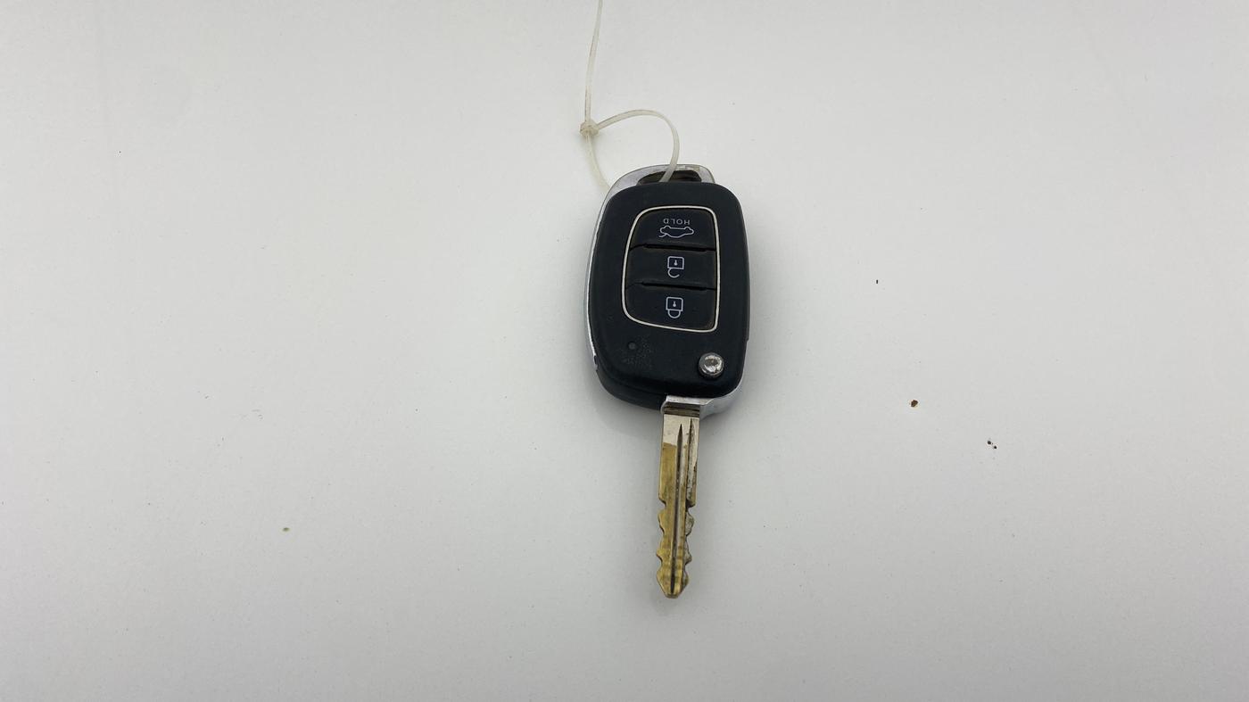 2021 Hyundai AURA S 1.2 CNG, CNG, Manual, 1,19,495 km, Key Close Up