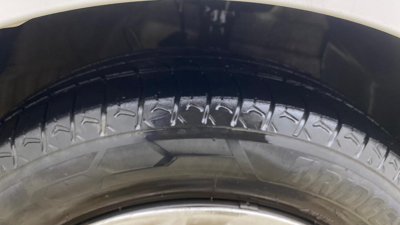 2021 Hyundai AURA S 1.2 CNG, CNG, Manual, 1,19,495 km, Right Front Tyre Tread