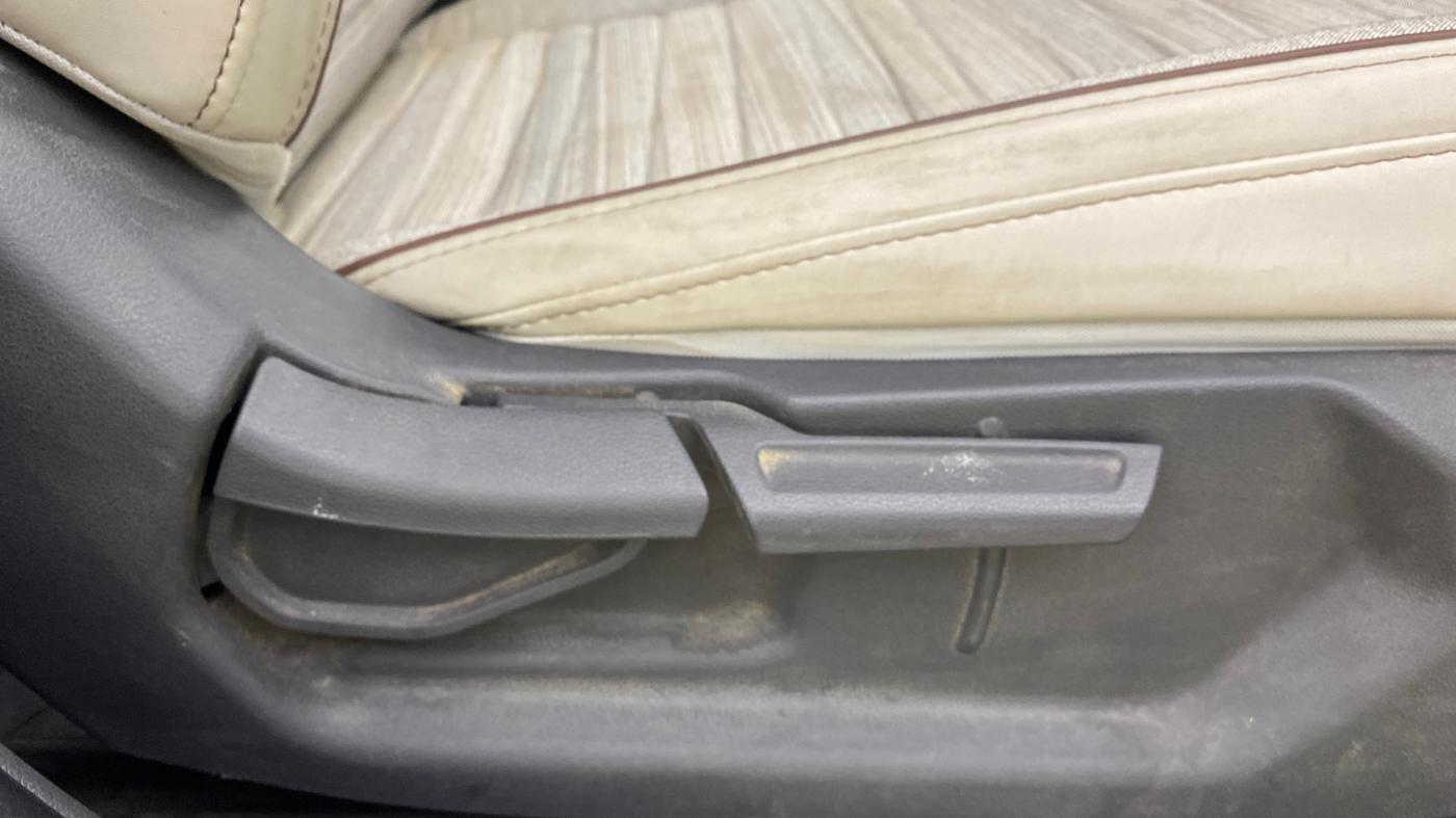 2021 Hyundai AURA S 1.2 CNG, CNG, Manual, 1,19,495 km, Driver Side Adjustment Panel