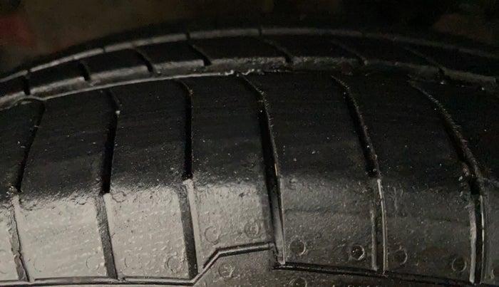 2013 Hyundai i10 SPORTZ 1.2 AT, Petrol, Automatic, 51,011 km, Left Front Tyre Tread