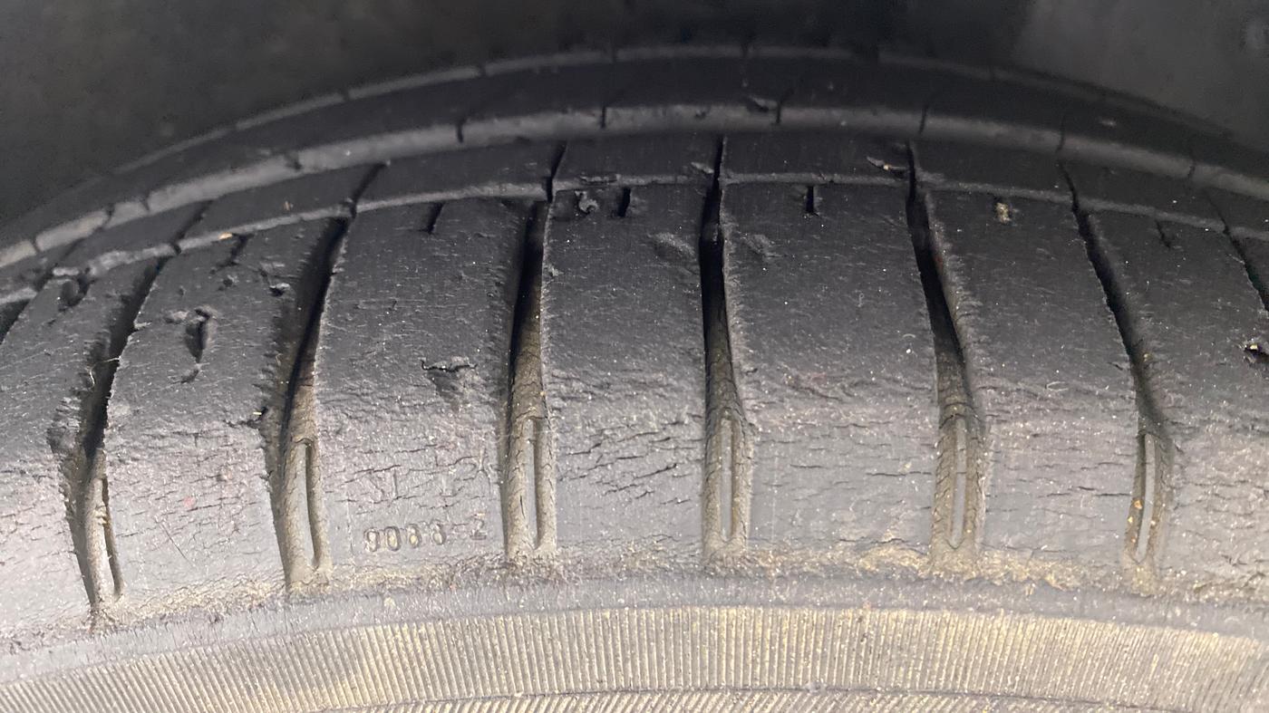 2015 Hyundai Eon SPORTZ, Petrol, Manual, 66,533 km, Right Front Tyre Tread
