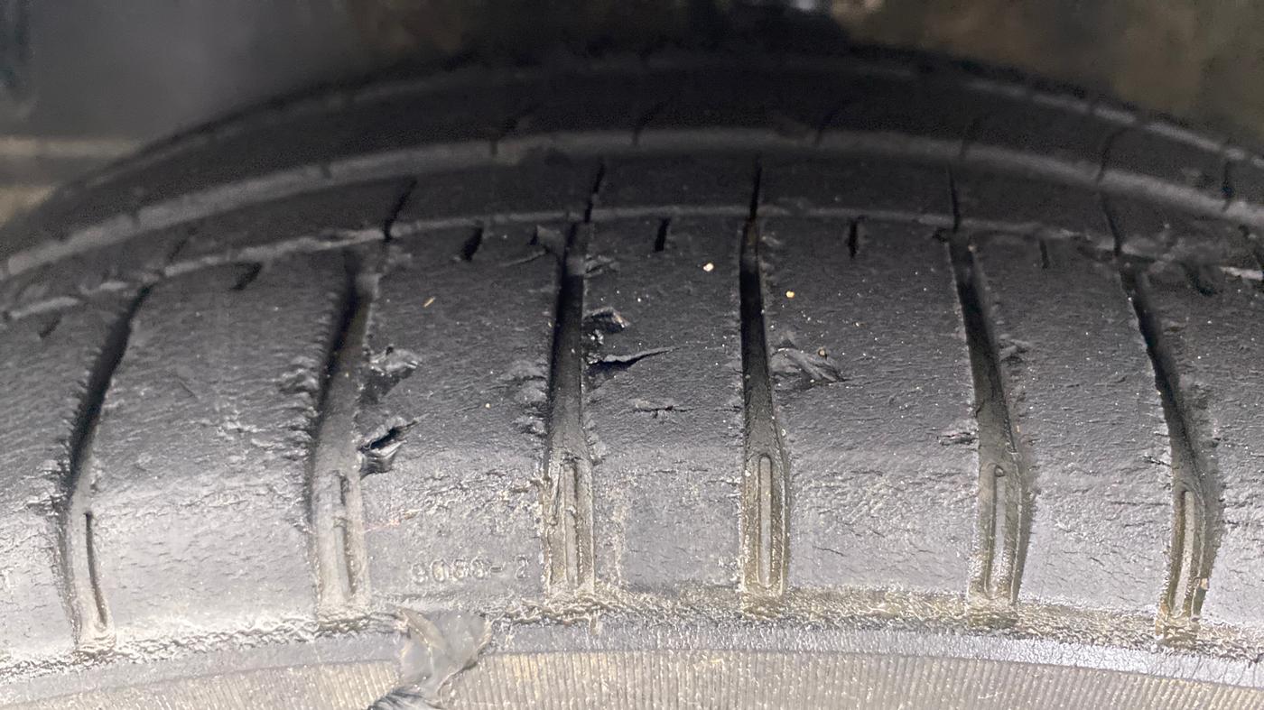 2015 Hyundai Eon SPORTZ, Petrol, Manual, 66,533 km, Left Front Tyre Tread