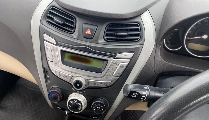 2015 Hyundai Eon SPORTZ, Petrol, Manual, 66,533 km, Infotainment system - Display has spot on screen