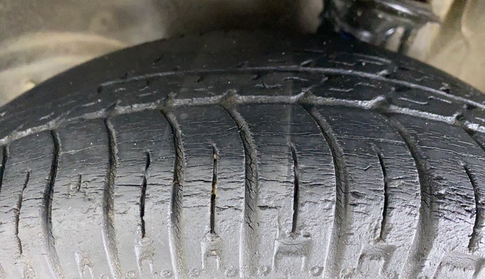 2014 Maruti Alto 800 LXI CNG, CNG, Manual, 66,498 km, Left Front Tyre Tread
