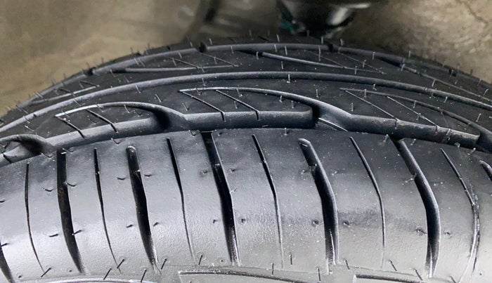 2014 Maruti Alto 800 LXI CNG, CNG, Manual, 66,498 km, Right Front Tyre Tread