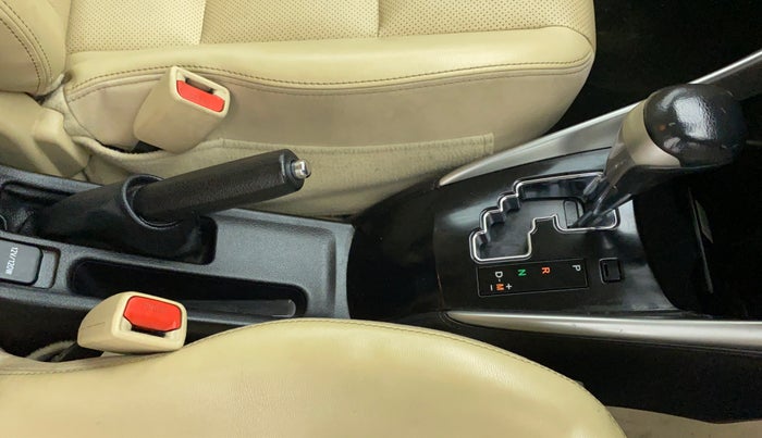 2018 Toyota YARIS VX CVT, Petrol, Automatic, 40,463 km, Gear Lever
