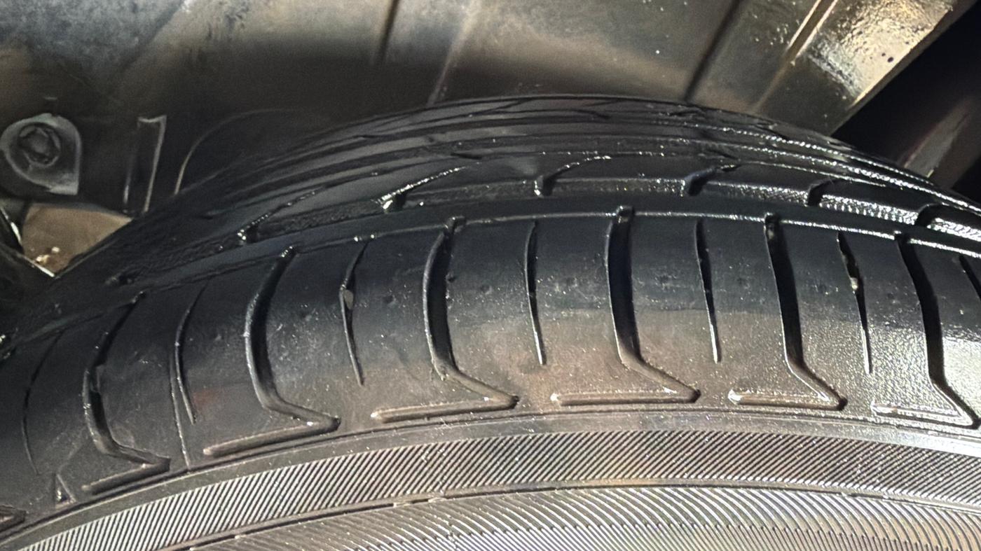 2024 Maruti XL6 ZETA AT, Petrol, Automatic, 29,939 km, Left Rear Tyre Tread