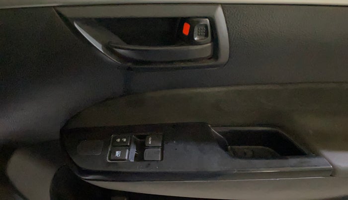 2015 Maruti Swift LXI (O), Petrol, Manual, 78,136 km, Driver Side Door Panels Control