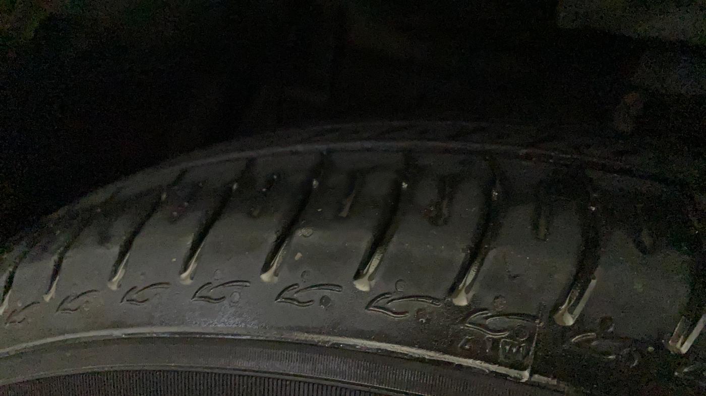 2015 Maruti Swift LXI (O), Petrol, Manual, 78,136 km, Left Front Tyre Tread