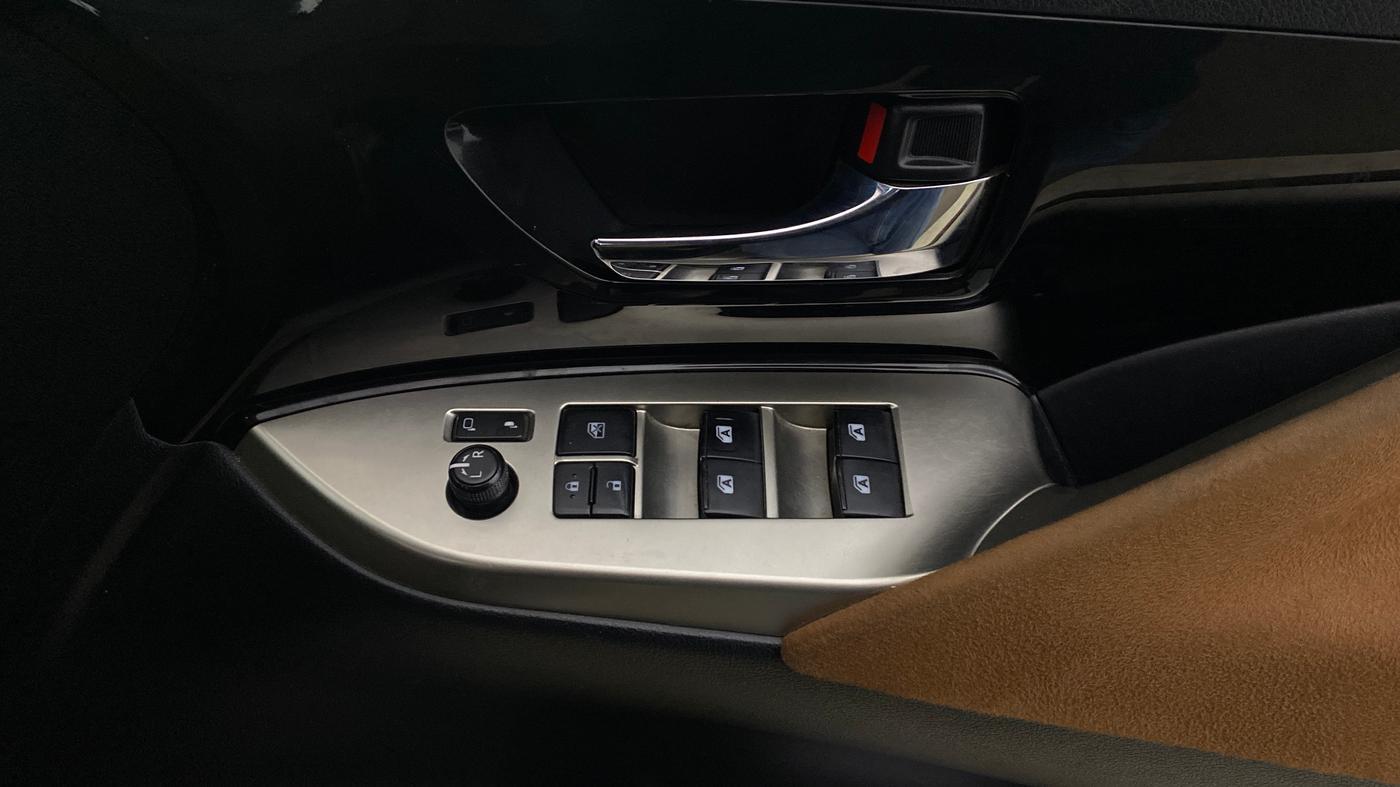 2018 Toyota Innova Crysta 2.8 ZX AT 7 STR, Diesel, Automatic, 29,516 km, Driver Side Door Panels Control