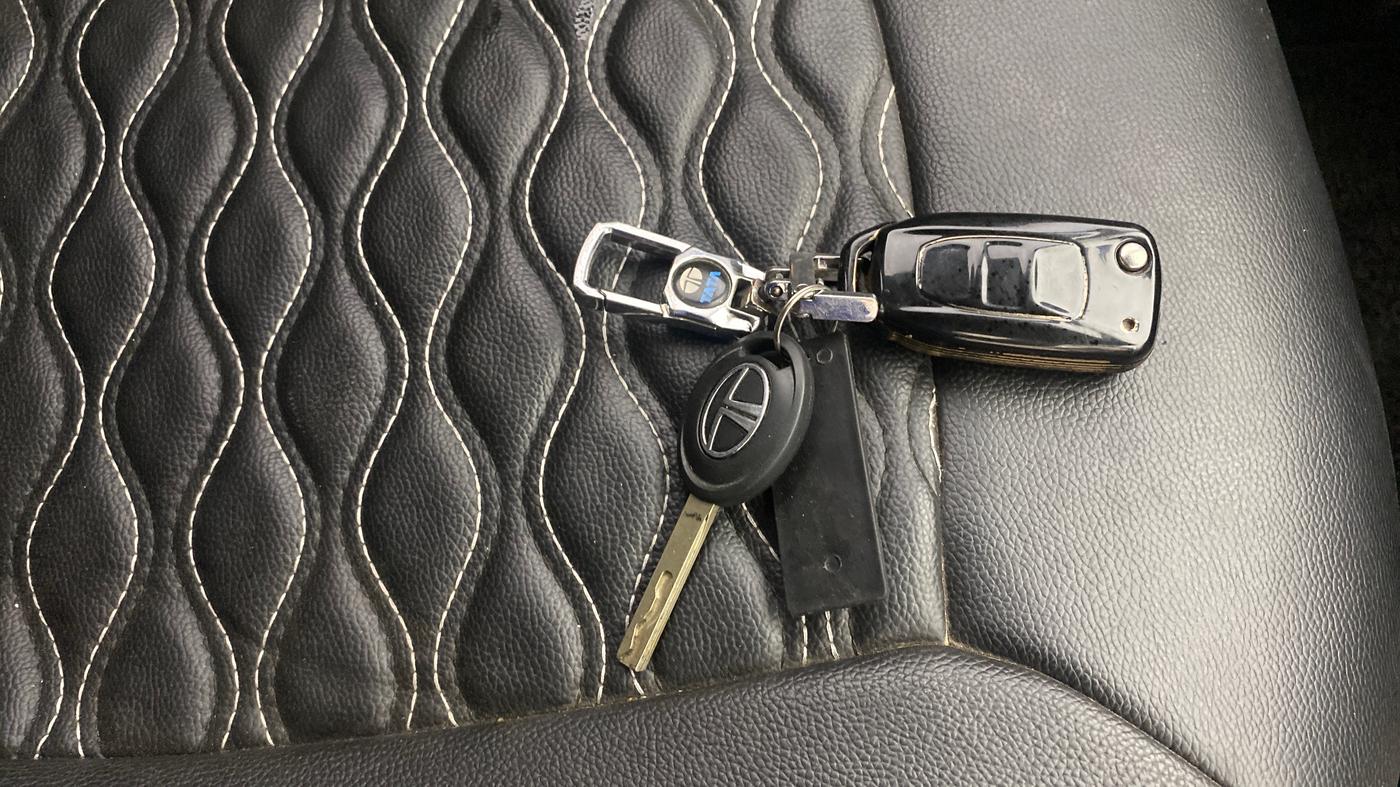 2024 Tata Tiago XZA PLUS PETROL, Petrol, Automatic, 22,141 km, Key Close Up
