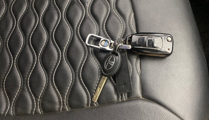 2024 Tata Tiago XZA PLUS PETROL, Petrol, Automatic, 22,141 km, Key Close Up