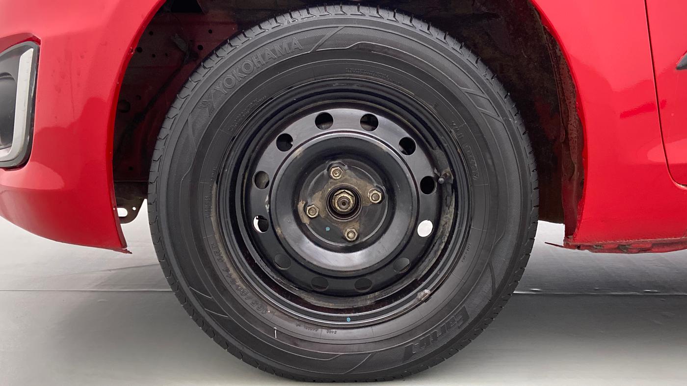 2015 Maruti Swift VXI D, Petrol, Manual, 76,261 km, Left Front Wheel