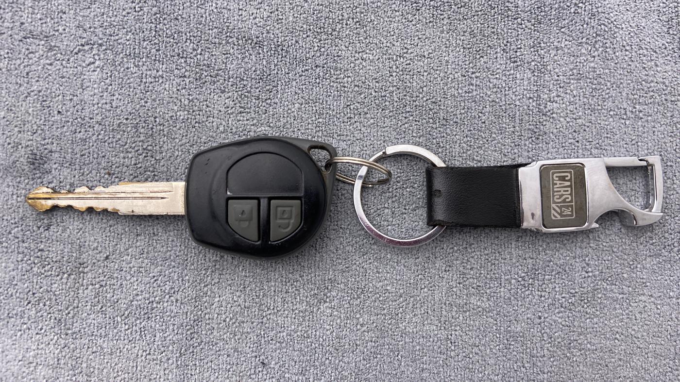 2015 Maruti Swift VXI D, Petrol, Manual, 76,261 km, Key Close Up