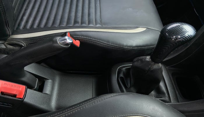 2015 Maruti Swift VXI D, Petrol, Manual, 76,261 km, Gear Lever