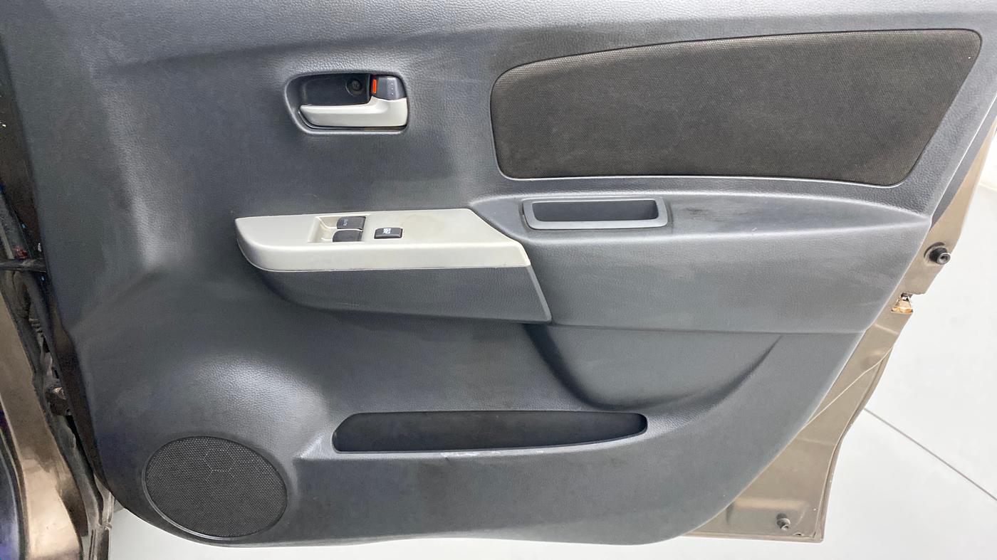2012 Maruti Wagon R 1.0 LXI CNG, CNG, Manual, 82,713 km, Driver Side Door Panels Control
