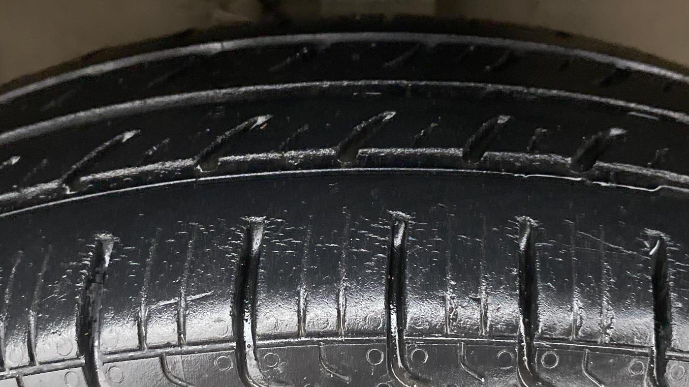2012 Maruti Wagon R 1.0 LXI CNG, CNG, Manual, 82,713 km, Right Front Tyre Tread