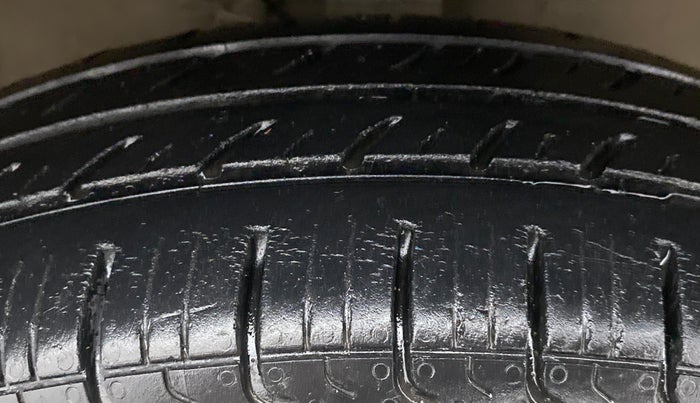 2012 Maruti Wagon R 1.0 LXI CNG, CNG, Manual, 82,713 km, Right Front Tyre Tread