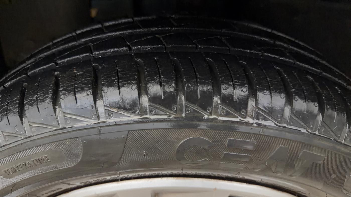 2020 Renault Kwid RXT 1.0 AMT (O), Petrol, Automatic, 35,918 km, Left Front Tyre Tread