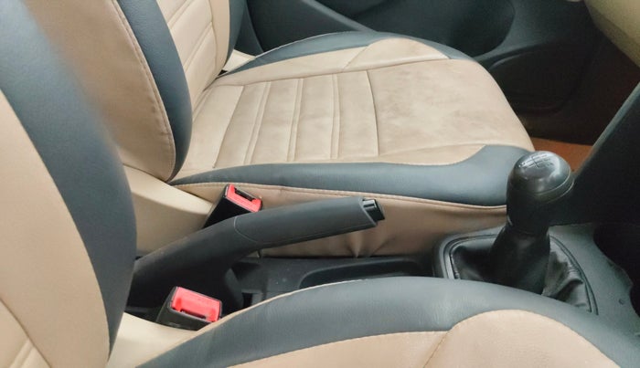 2016 Volkswagen Ameo COMFORTLINE 1.2L, Petrol, Manual, 77,841 km, Gear Lever