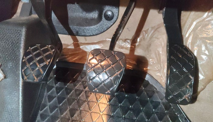 2016 Volkswagen Ameo COMFORTLINE 1.2L, Petrol, Manual, 77,841 km, Pedals