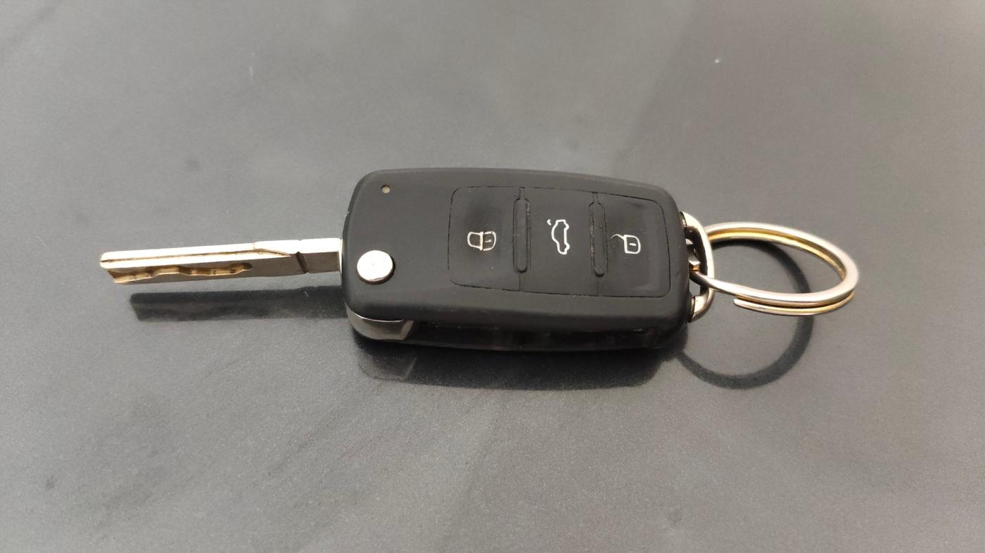 2016 Volkswagen Ameo COMFORTLINE 1.2L, Petrol, Manual, 77,955 km, Key Close Up