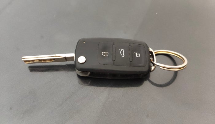 2016 Volkswagen Ameo COMFORTLINE 1.2L, Petrol, Manual, 77,841 km, Key Close Up