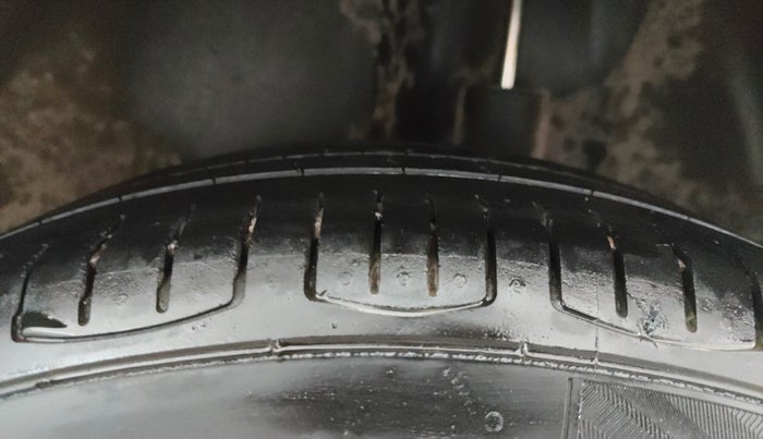 2016 Volkswagen Ameo COMFORTLINE 1.2L, Petrol, Manual, 77,841 km, Left Rear Tyre Tread