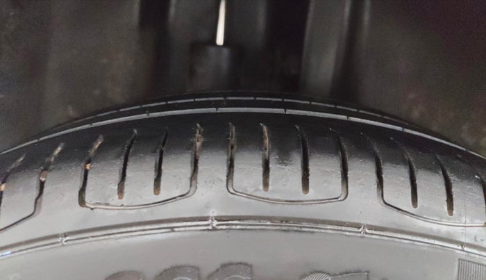 2016 Volkswagen Ameo COMFORTLINE 1.2L, Petrol, Manual, 77,841 km, Right Rear Tyre Tread