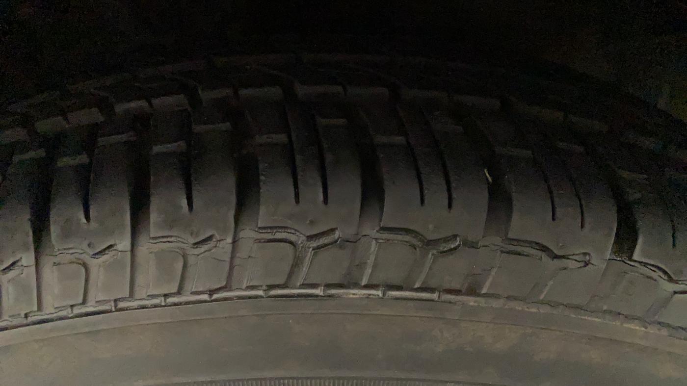 2012 Hyundai i10 SPORTZ 1.2 AT, Petrol, Automatic, 27,070 km, Left Front Tyre Tread