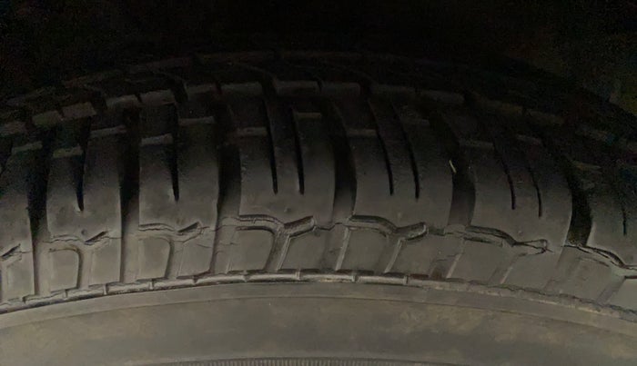 2012 Hyundai i10 SPORTZ 1.2 AT, Petrol, Automatic, 27,070 km, Left Front Tyre Tread