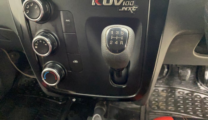 2018 Mahindra KUV 100 NXT K2 P 6 STR, Petrol, Manual, 33,543 km, Gear Lever