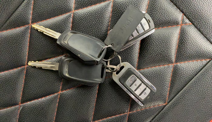 2018 Mahindra KUV 100 NXT K2 P 6 STR, Petrol, Manual, 33,543 km, Key Close Up