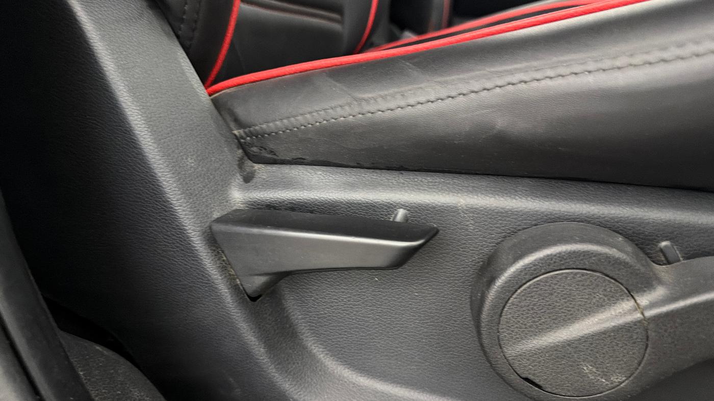 2021 Mahindra Thar LX PETROL HT 4WD AT, Petrol, Automatic, 43,216 km, Driver Side Adjustment Panel
