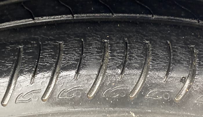 2018 Maruti Swift ZDI AMT, Diesel, Automatic, 1,09,539 km, Right Front Tyre Tread