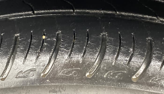 2018 Maruti Swift ZDI AMT, Diesel, Automatic, 1,09,539 km, Left Front Tyre Tread