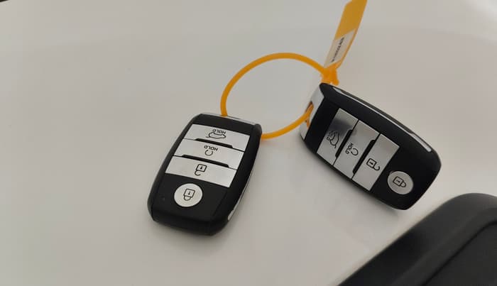 2020 KIA SONET HTX 1.0 IMT, Petrol, Manual, 85,374 km, Key Close Up