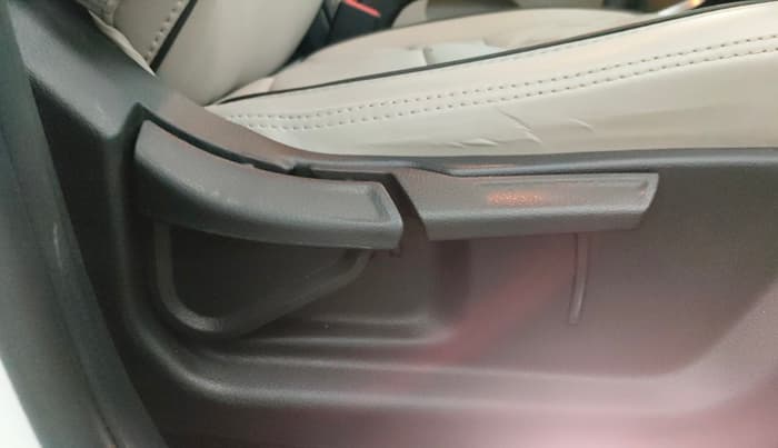 2020 KIA SONET HTX 1.0 IMT, Petrol, Manual, 85,374 km, Driver Side Adjustment Panel