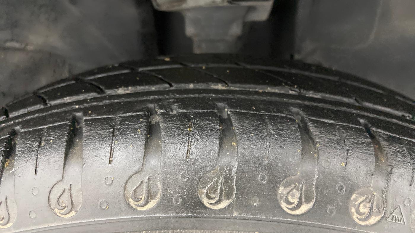 2021 Renault Kwid CLIMBER 1.0 AMT (O), Petrol, Automatic, 33,533 km, Right Front Tyre Tread